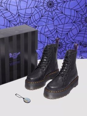 💐NWT💐Dr Martens Unisex JADON WEDNESDAY PLATFORM BOOTS - size 6 (M) 7 (F)